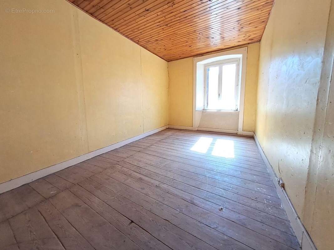 Maison à SAINT-PAL-DE-CHALENCON