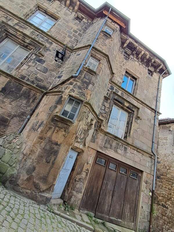 Maison à SAINT-BONNET-LE-CHATEAU