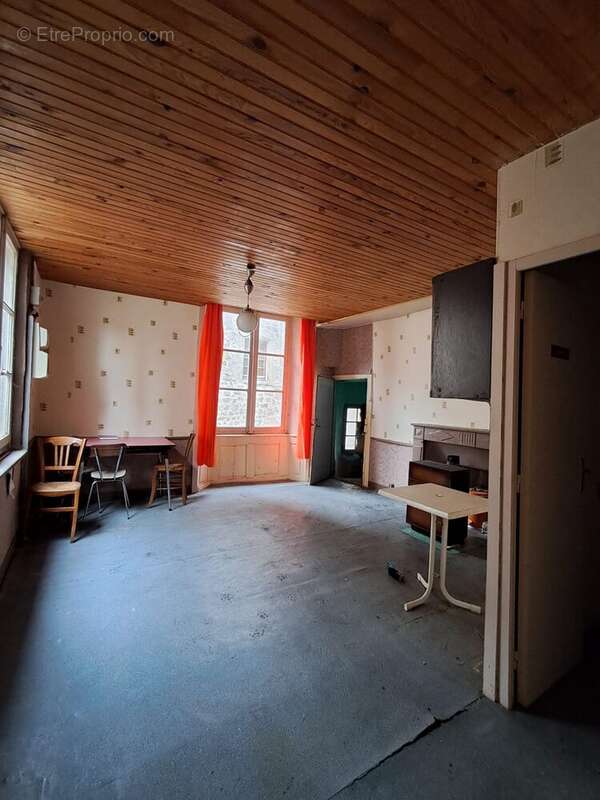 Maison à SAINT-BONNET-LE-CHATEAU