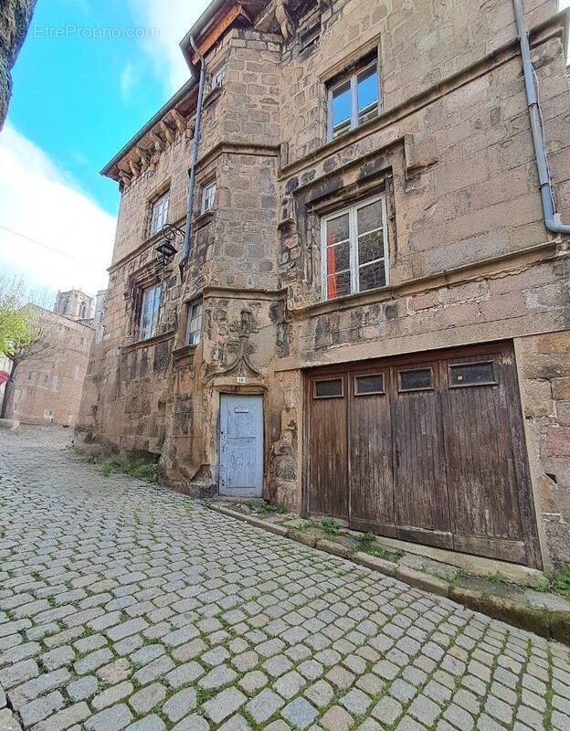 Maison à SAINT-BONNET-LE-CHATEAU