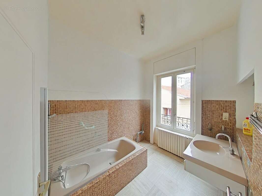 Appartement à SAINT-ETIENNE