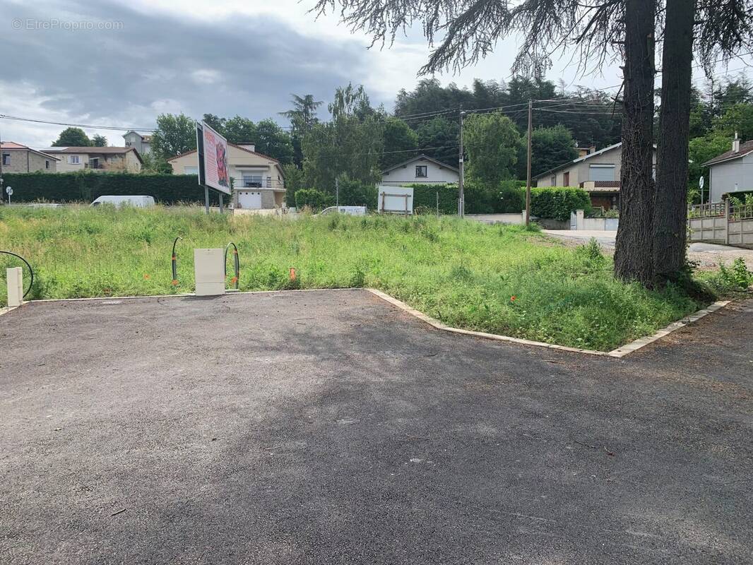 Terrain à SAINT-JUST-SAINT-RAMBERT