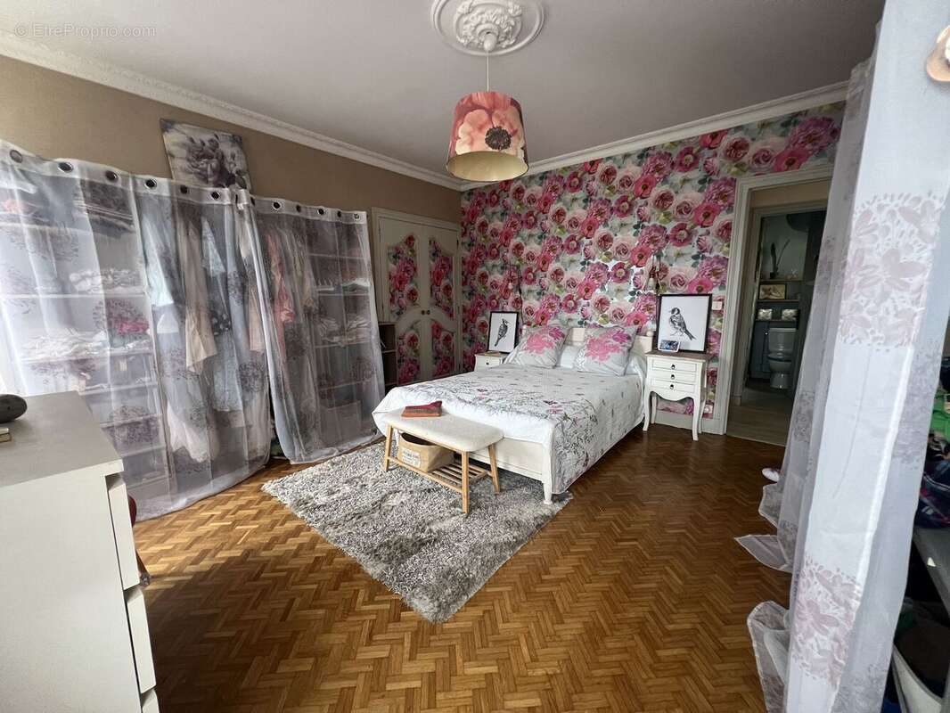 Maison à SAINT-QUENTIN-DE-BARON