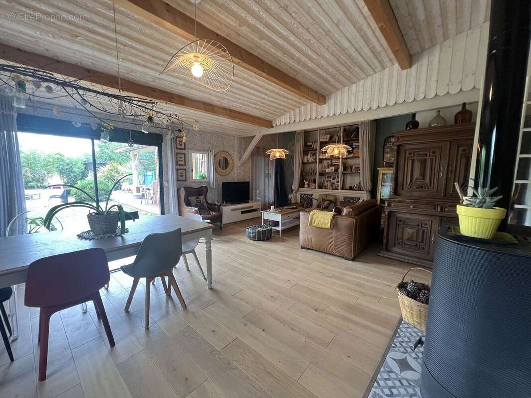 Maison à SAINT-QUENTIN-DE-BARON