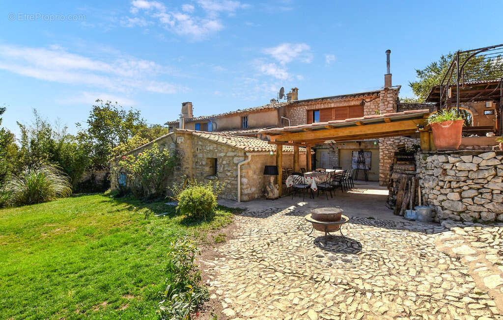 Maison à VILLES-SUR-AUZON