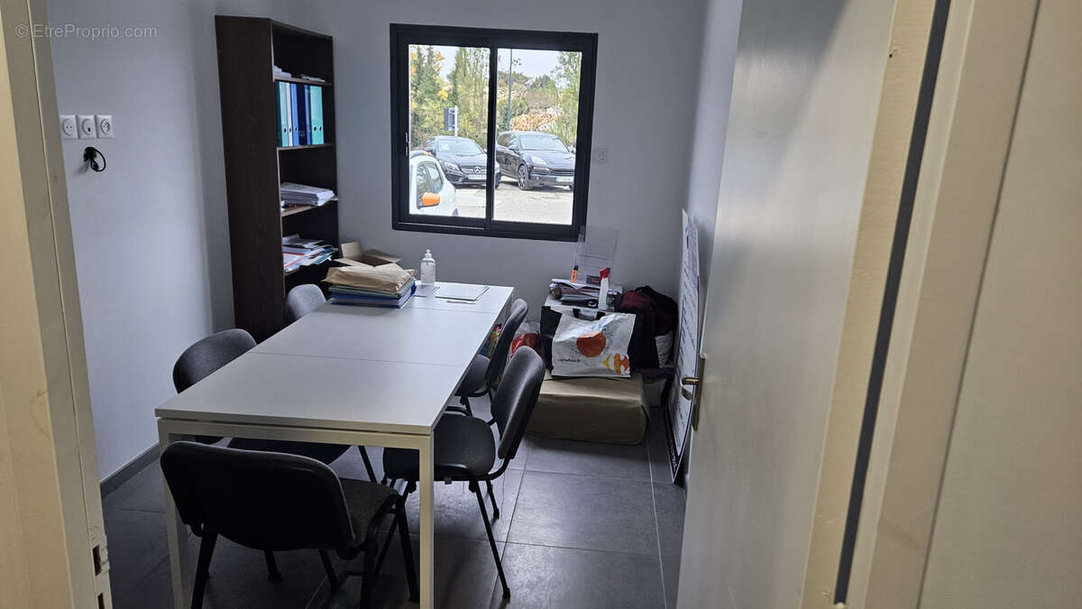 Commerce à PECHBONNIEU