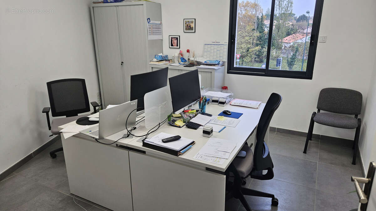 Commerce à PECHBONNIEU