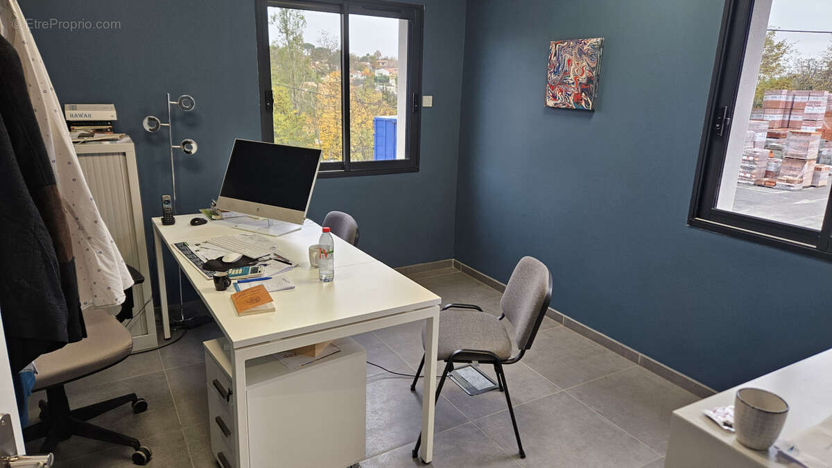 Commerce à PECHBONNIEU