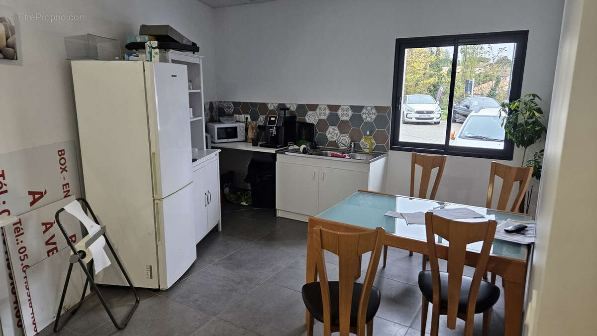 Commerce à PECHBONNIEU