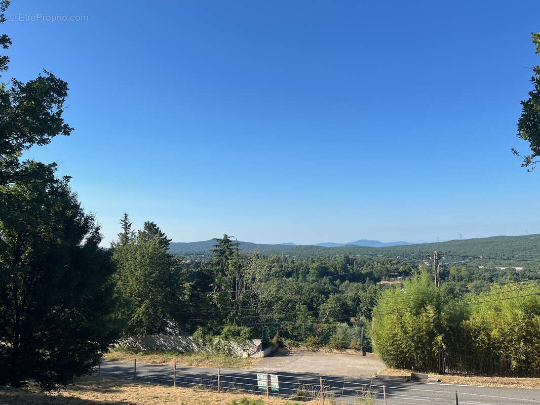 Terrain à SAINT-VALLIER-DE-THIEY