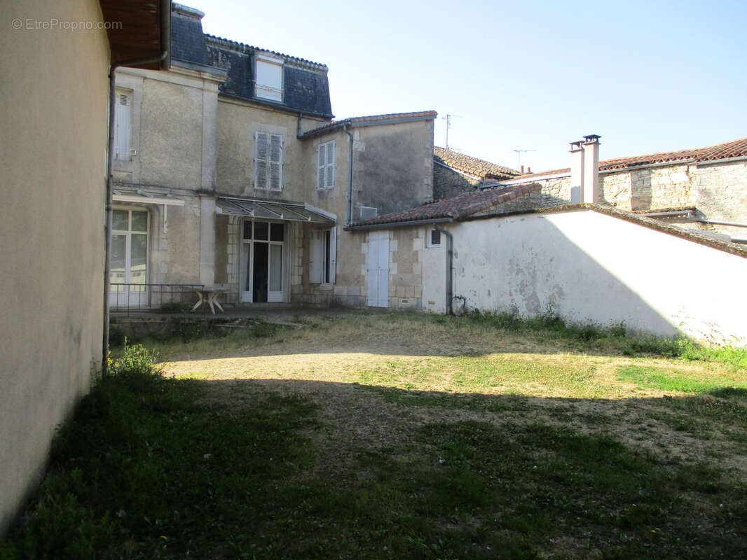 Maison à CEAUX-EN-COUHE