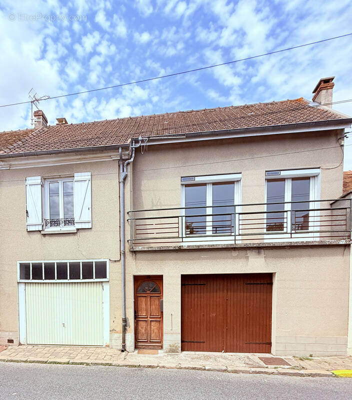 Maison à LA QUEUE-LES-YVELINES