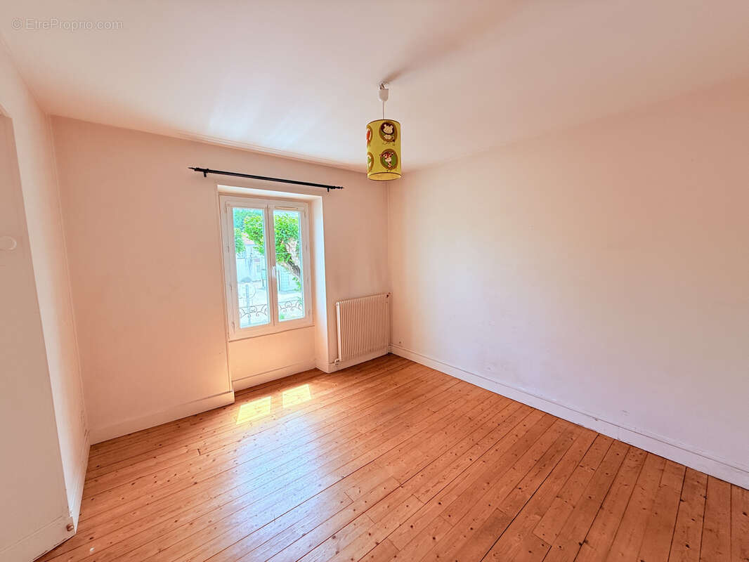 Maison à LA QUEUE-LES-YVELINES