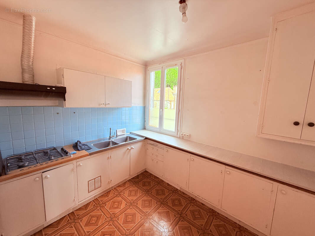 Maison à LA QUEUE-LES-YVELINES