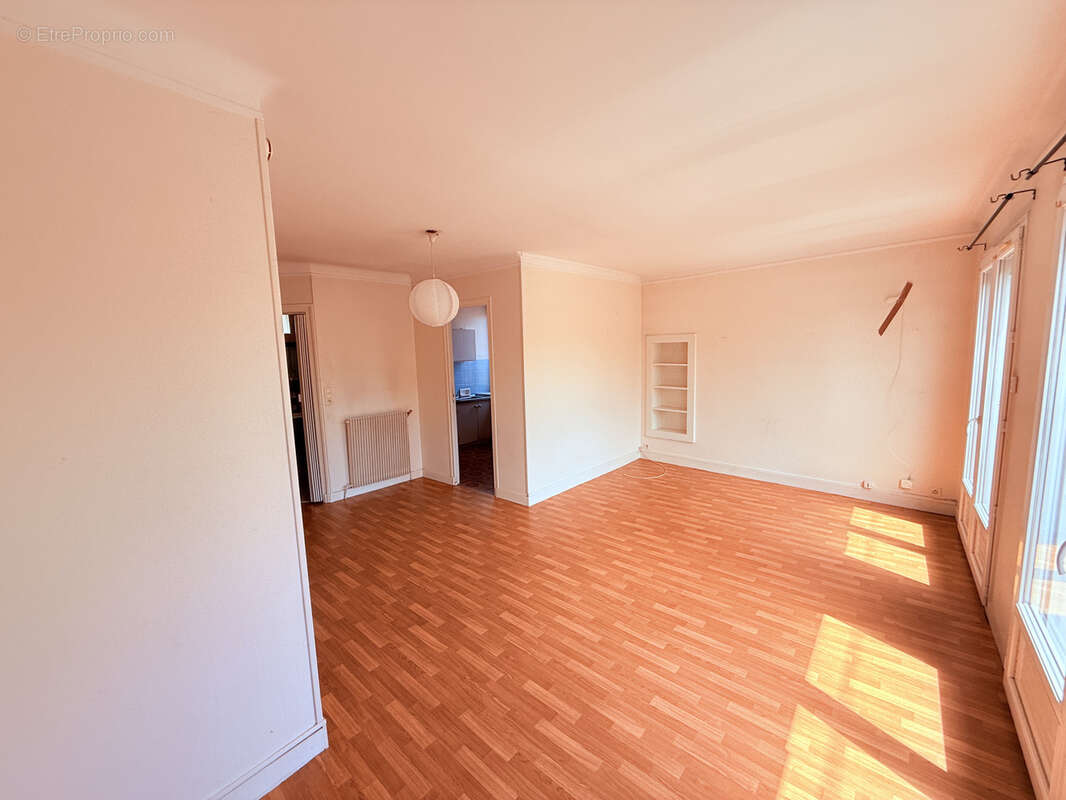 Maison à LA QUEUE-LES-YVELINES