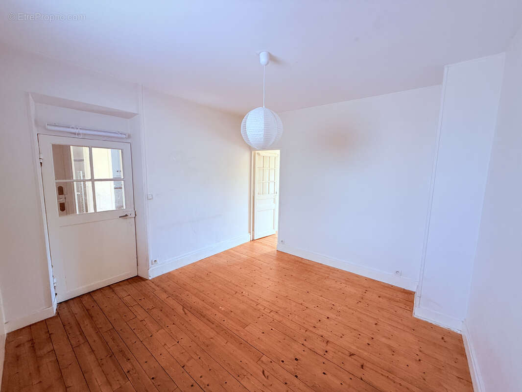 Maison à LA QUEUE-LES-YVELINES