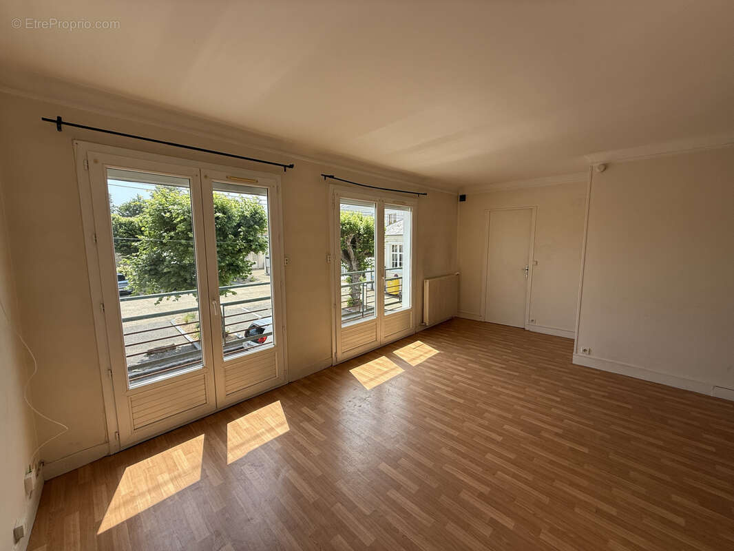 Maison à LA QUEUE-LES-YVELINES