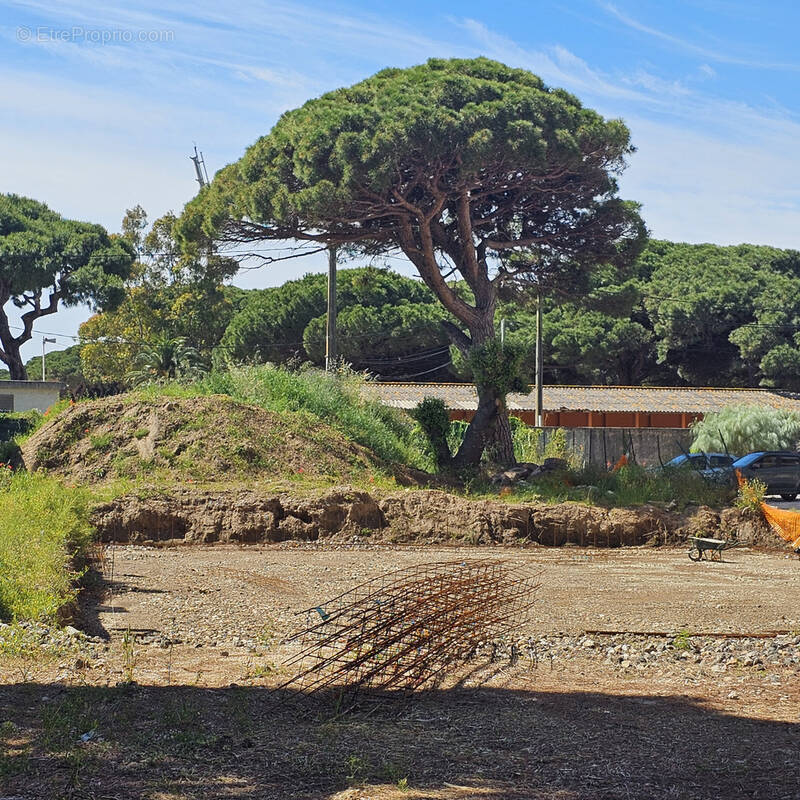 Terrain à HYERES