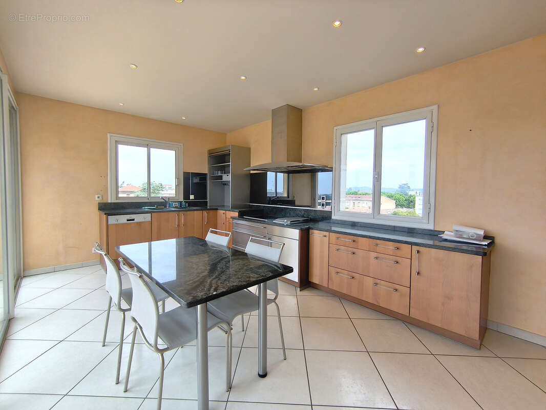 Appartement à ROMANS-SUR-ISERE