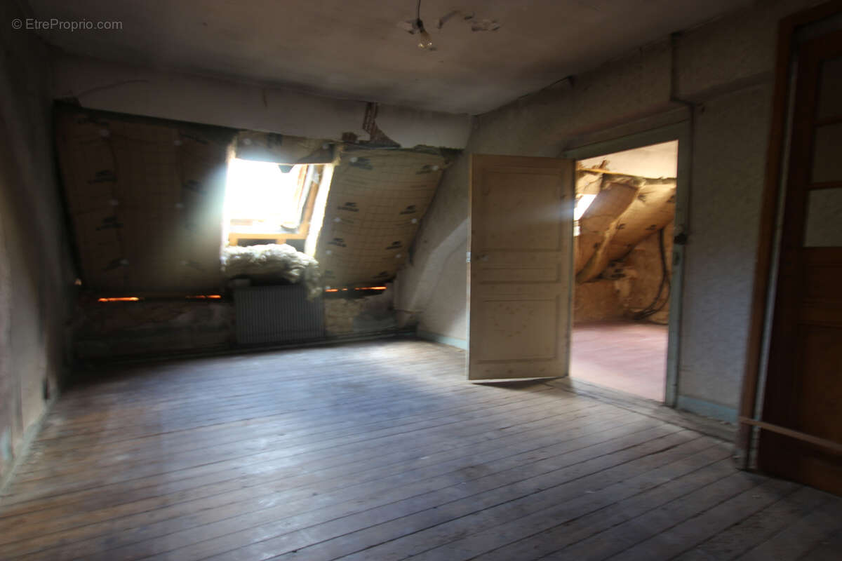 Maison à LUCENAY-L'EVEQUE