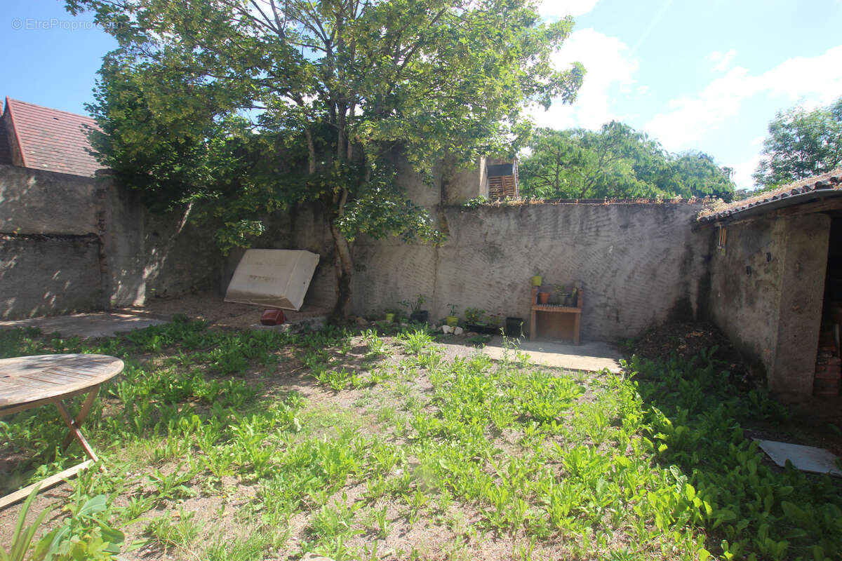 Maison à LUCENAY-L'EVEQUE