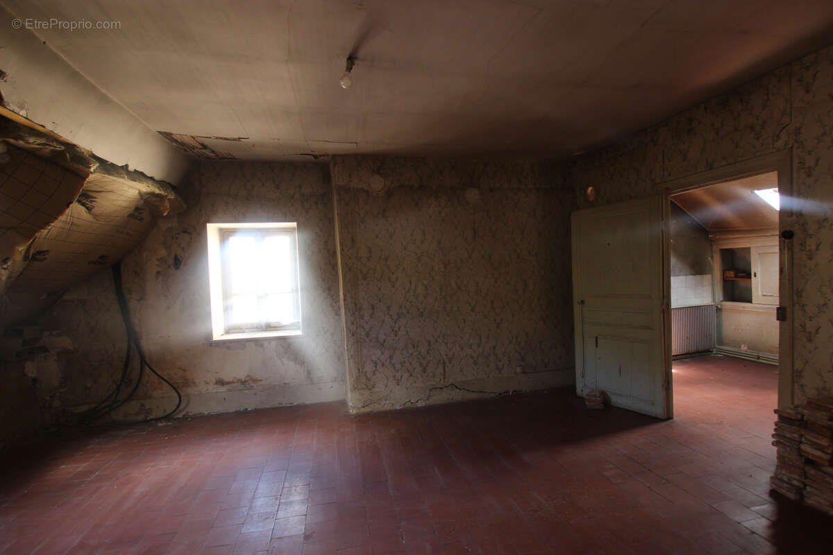 Maison à LUCENAY-L'EVEQUE