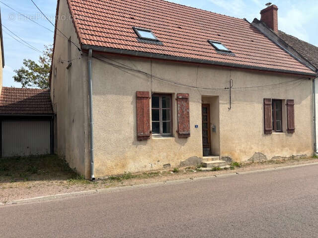 Maison à LUCENAY-L'EVEQUE