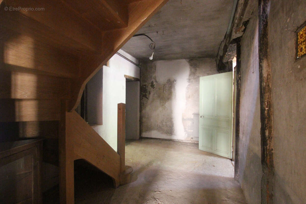 Maison à LUCENAY-L'EVEQUE