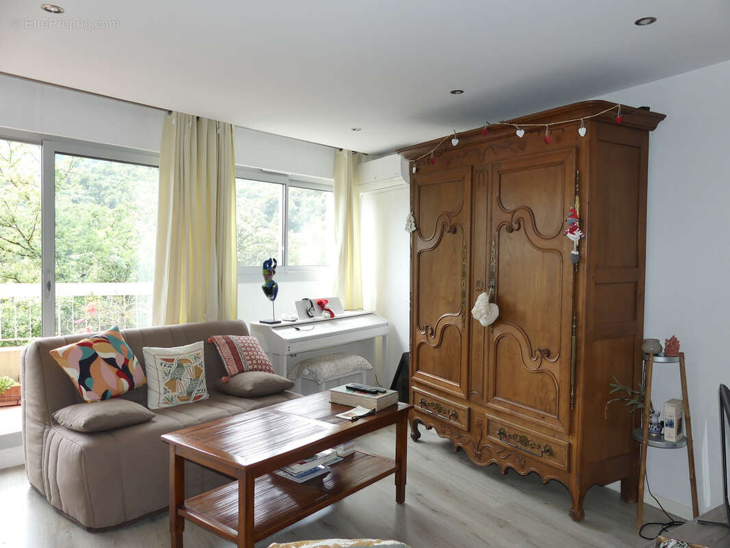 Appartement à CARROS