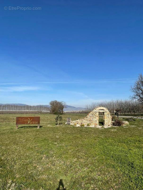 Terrain à CLONAS-SUR-VAREZE