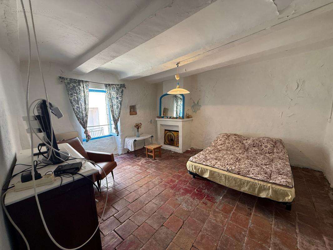 Maison à VILLENEUVE-DE-BERG