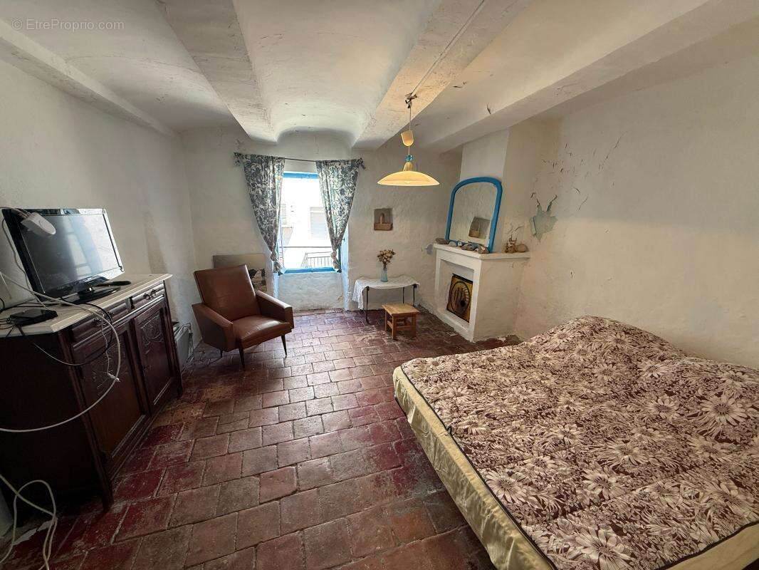 Maison à VILLENEUVE-DE-BERG