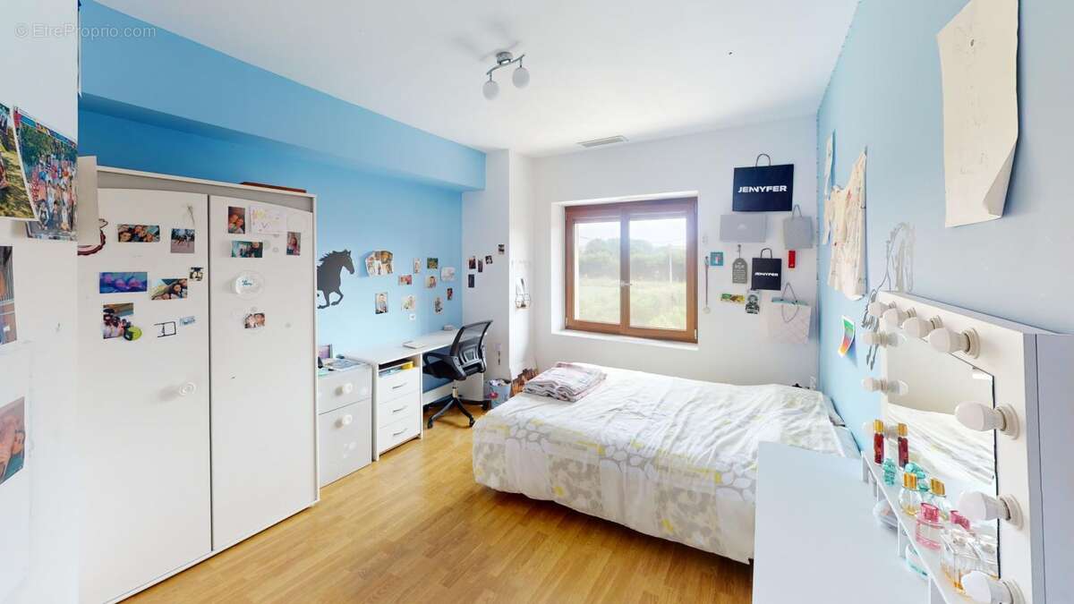 Maison à SENS-BEAUJEU