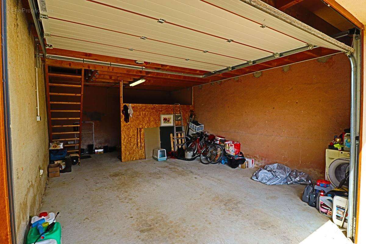 Maison à SENS-BEAUJEU