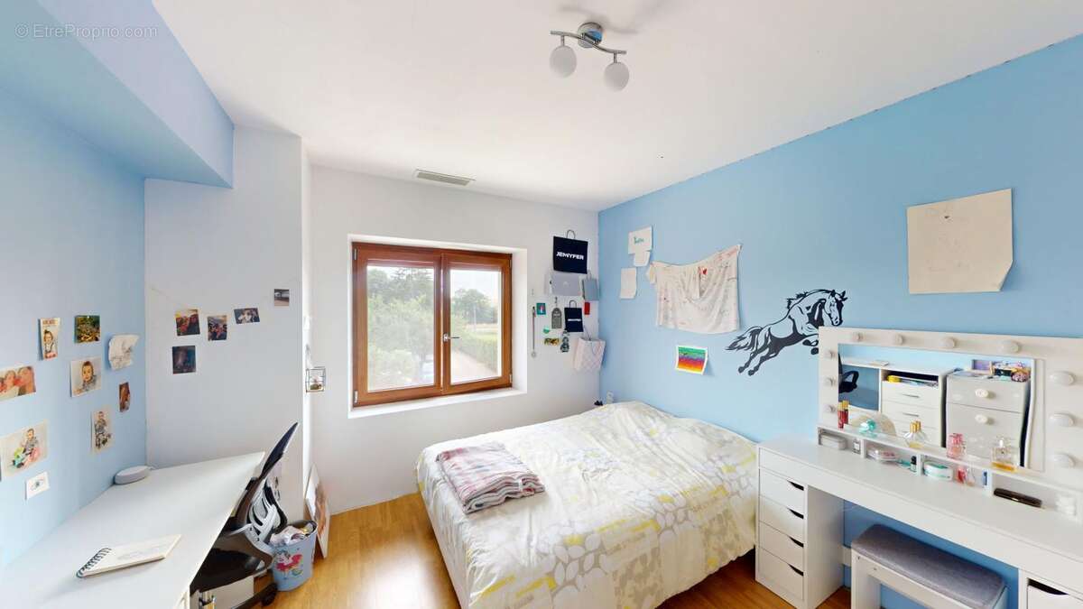 Maison à SENS-BEAUJEU