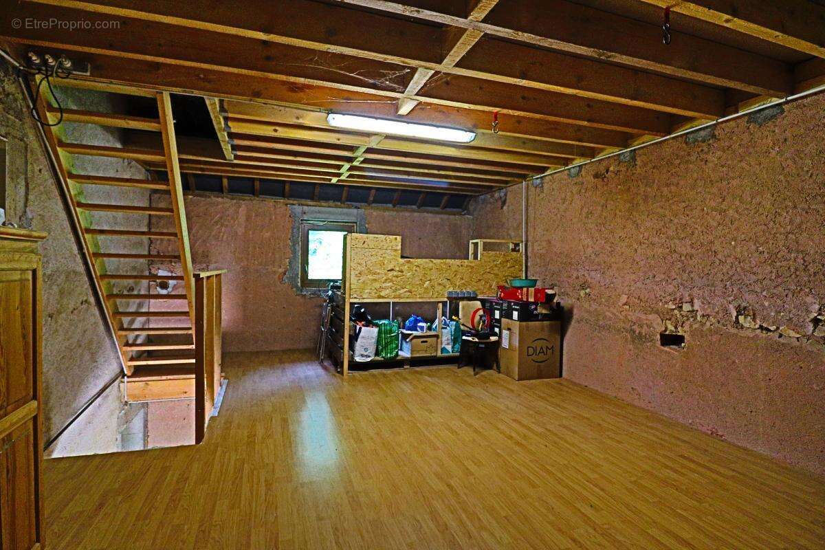 Maison à SENS-BEAUJEU