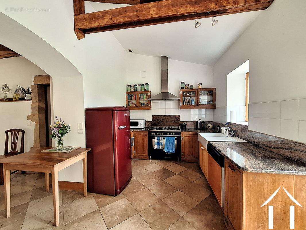 Maison à MONTMELARD