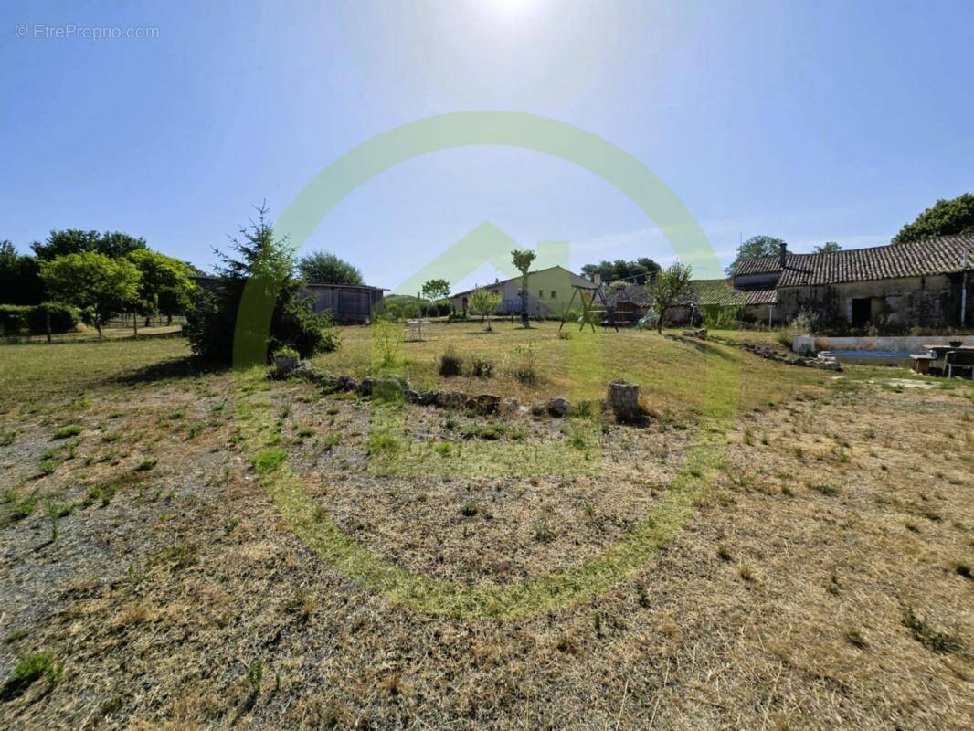 Maison à SAINT-BONNET-SUR-GIRONDE
