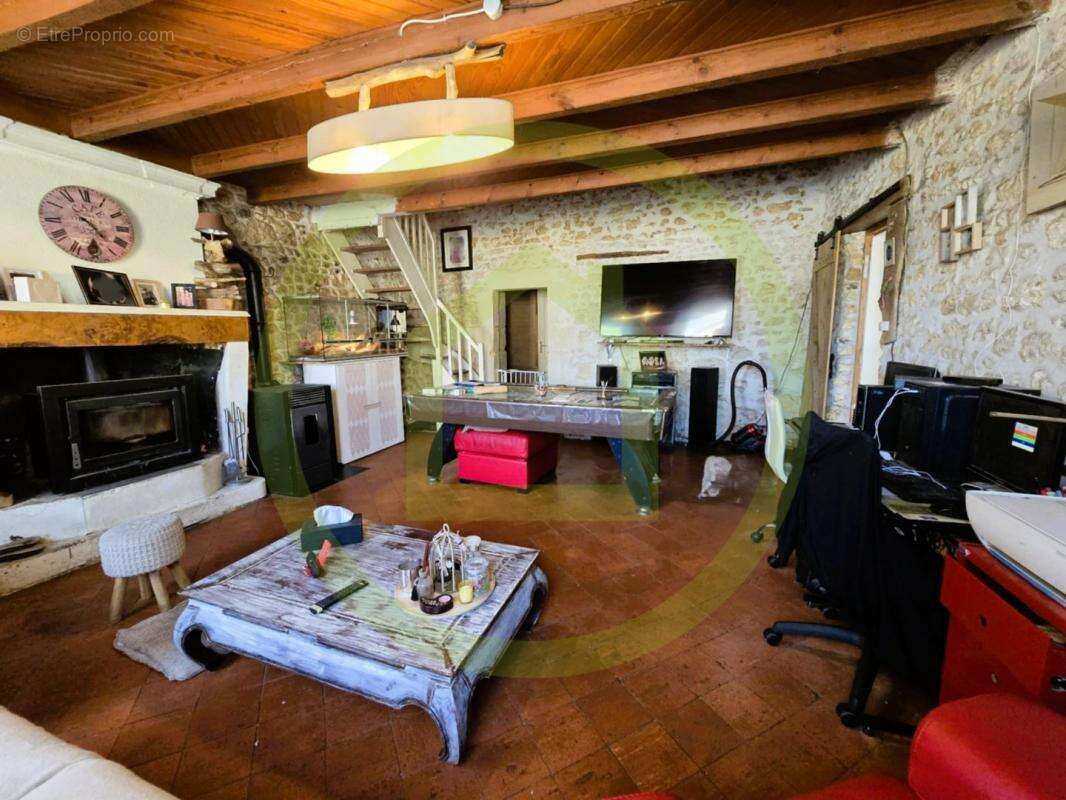 Maison à SAINT-BONNET-SUR-GIRONDE