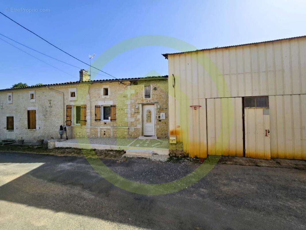 Maison à SAINT-BONNET-SUR-GIRONDE