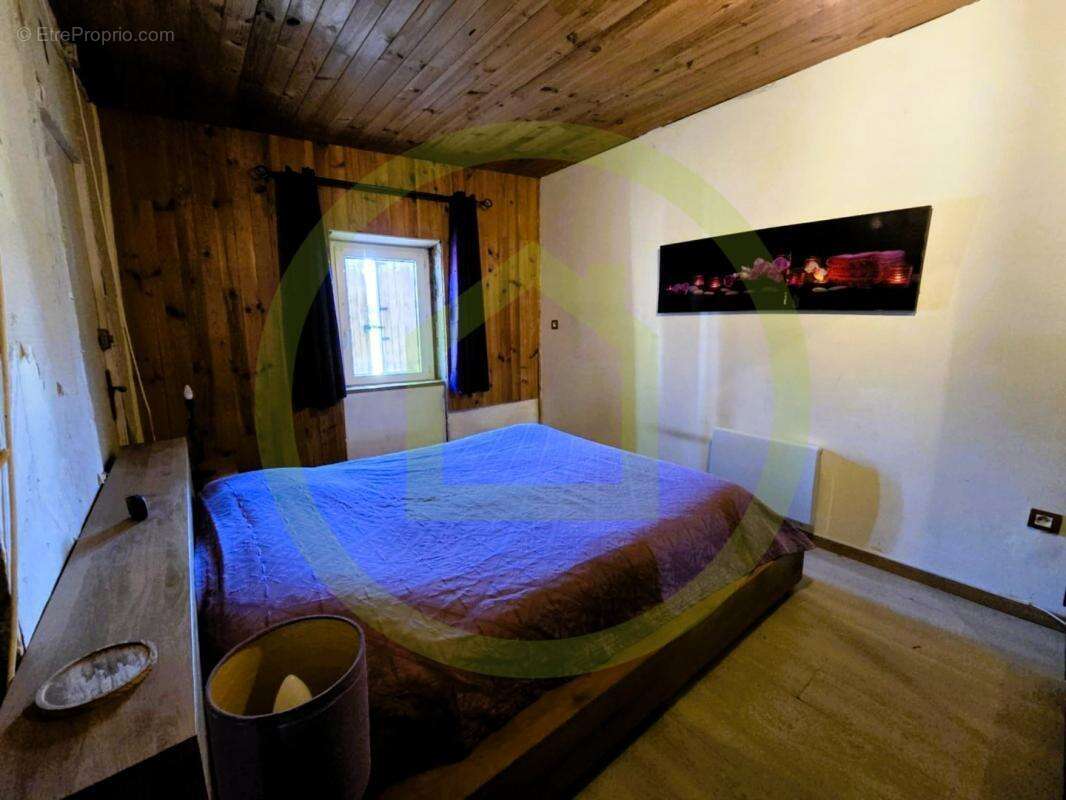 Maison à SAINT-BONNET-SUR-GIRONDE