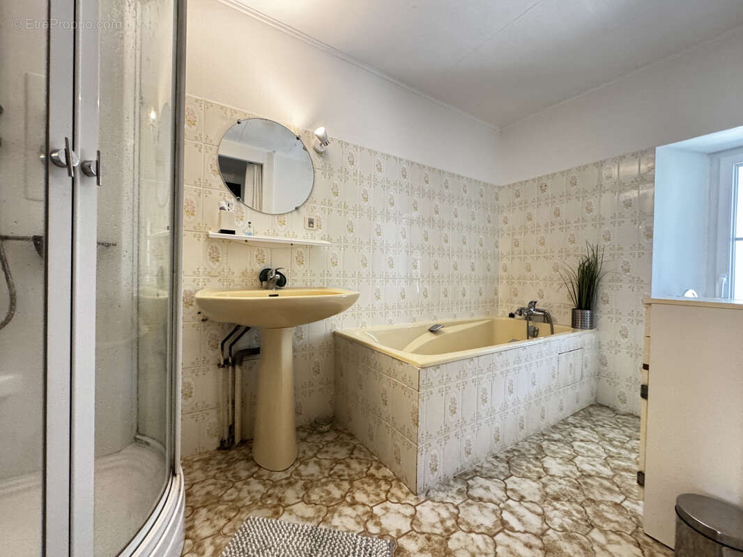 Maison à BAIGNES-SAINTE-RADEGONDE