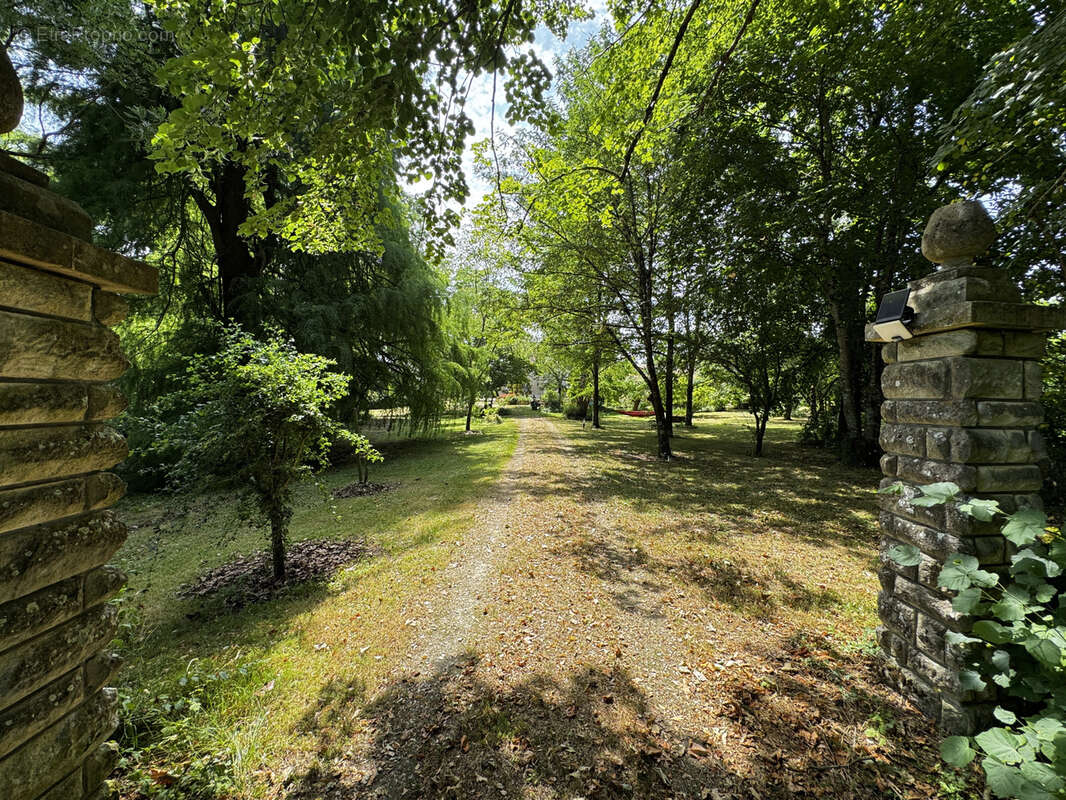 Maison à BAIGNES-SAINTE-RADEGONDE