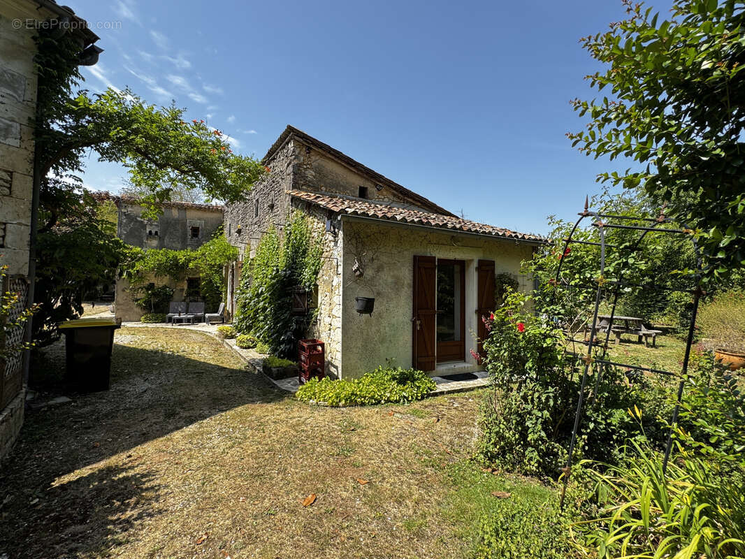 Maison à BAIGNES-SAINTE-RADEGONDE