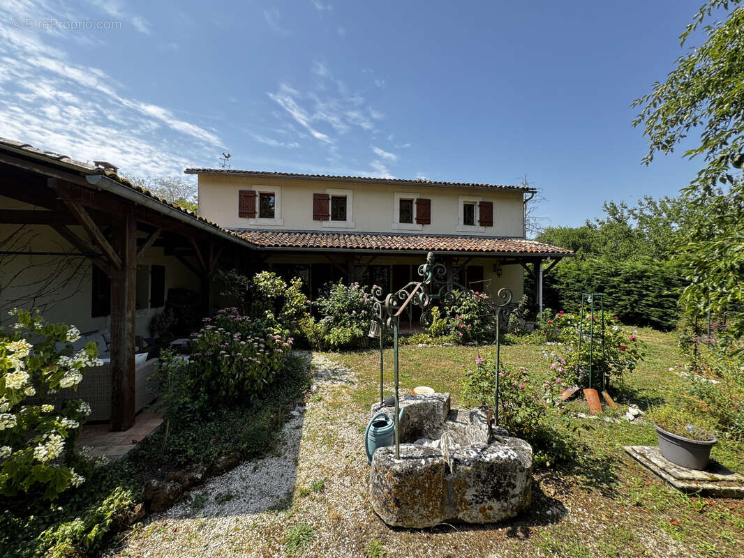 Maison à BAIGNES-SAINTE-RADEGONDE