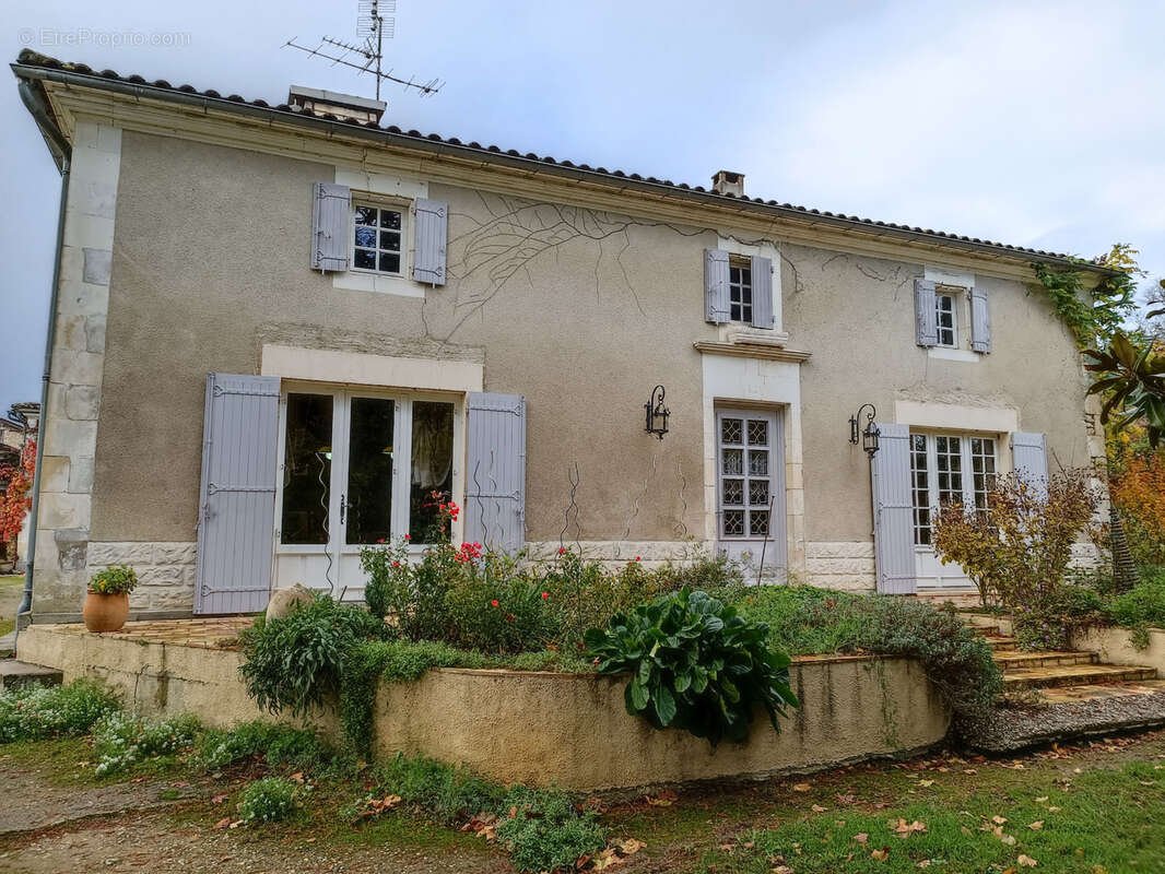 Maison à BAIGNES-SAINTE-RADEGONDE