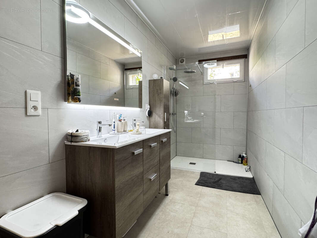 Maison à BAIGNES-SAINTE-RADEGONDE