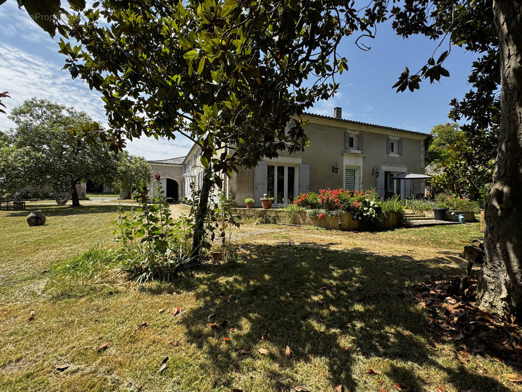 Maison à BAIGNES-SAINTE-RADEGONDE