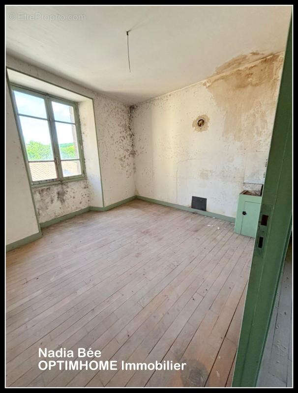 Maison à EYMOUTIERS