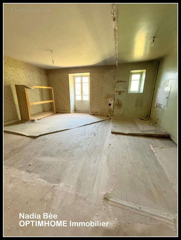 Maison à EYMOUTIERS